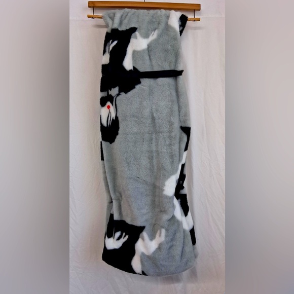 NEW Dancing Wednesday Addams Family Faux Rabbit Fur Fleece Blanket Halloween - Picture 4 of 6